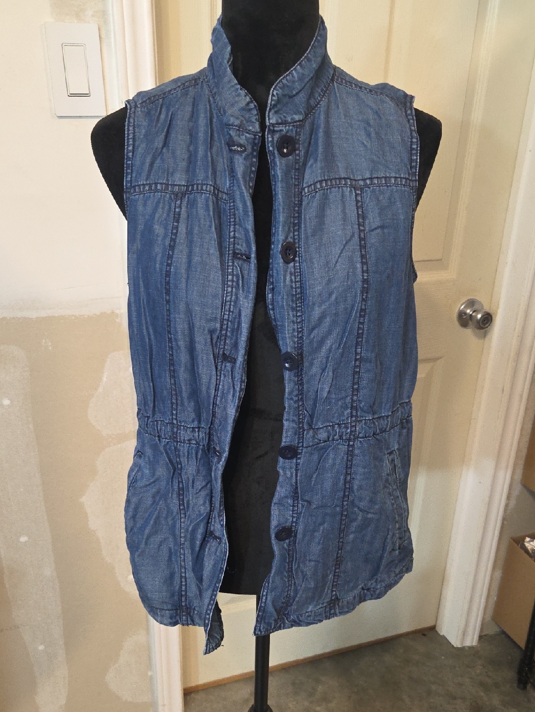 Coldwater Creek Casual Blue Denim Sleeveless Button Vest Chambrey Fall Layering
